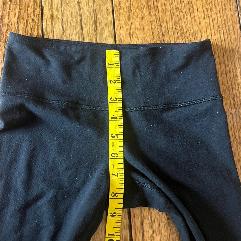 Lululemon High-Waisted Black Cropped Leggings - Picture 9 of 11
